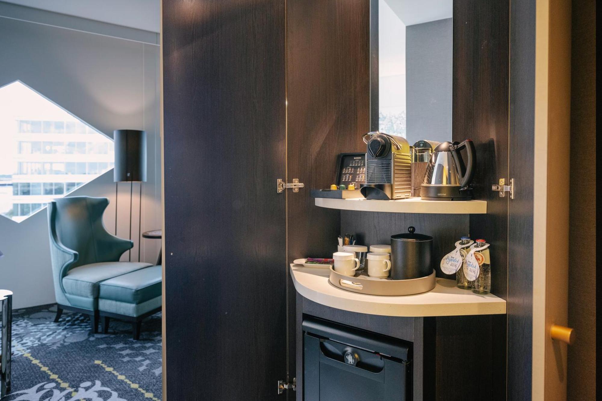 Deluxe Kamer met Kingsize Bed en Uitzicht op de Luchthaven